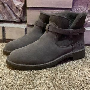 UGG WOMEN'S ELISA SUEDE ANKLE BOOTS GREY